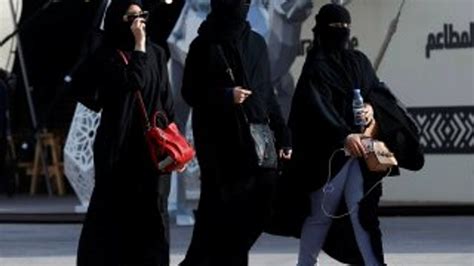 S­u­u­d­i­ ­A­r­a­b­i­s­t­a­n­­d­a­ ­k­a­d­ı­n­l­a­r­ ­b­a­ş­s­a­v­c­ı­l­ı­k­t­a­ ­ç­a­l­ı­ş­a­b­i­l­e­c­e­k­
